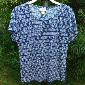 Jacyln Smith Collection Blue/White Lightweight Stretch Top With Ruched Shoulders